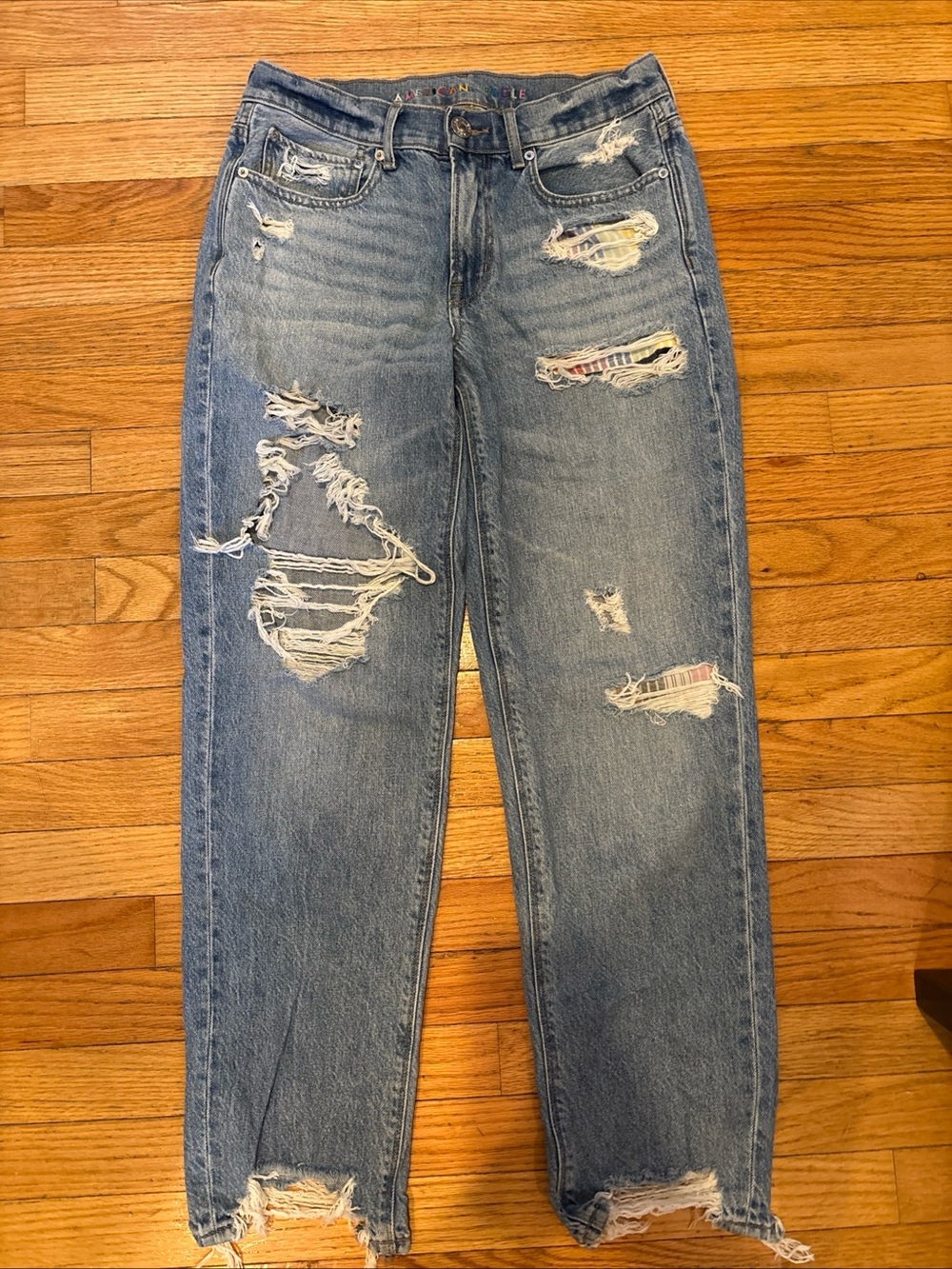 American Eagle Outfitters 90’s Straight Light Blue Distressed Jeans 6 Regular